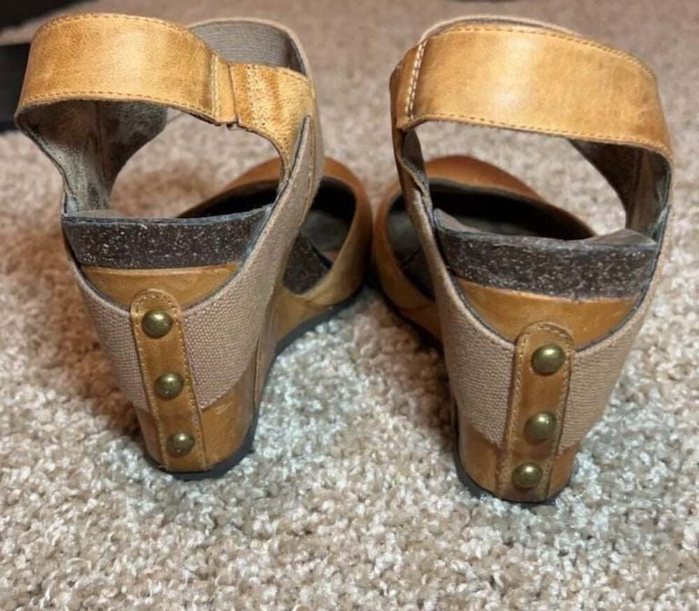 OTBT Rexburg Wedge Sandals Tan Leather Textile Size 7M - Picture 8 of 10